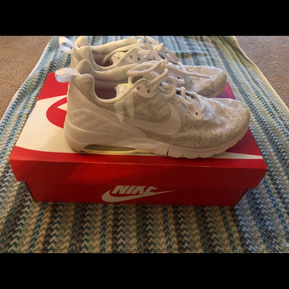 Women’s Nike Tennis Shoes